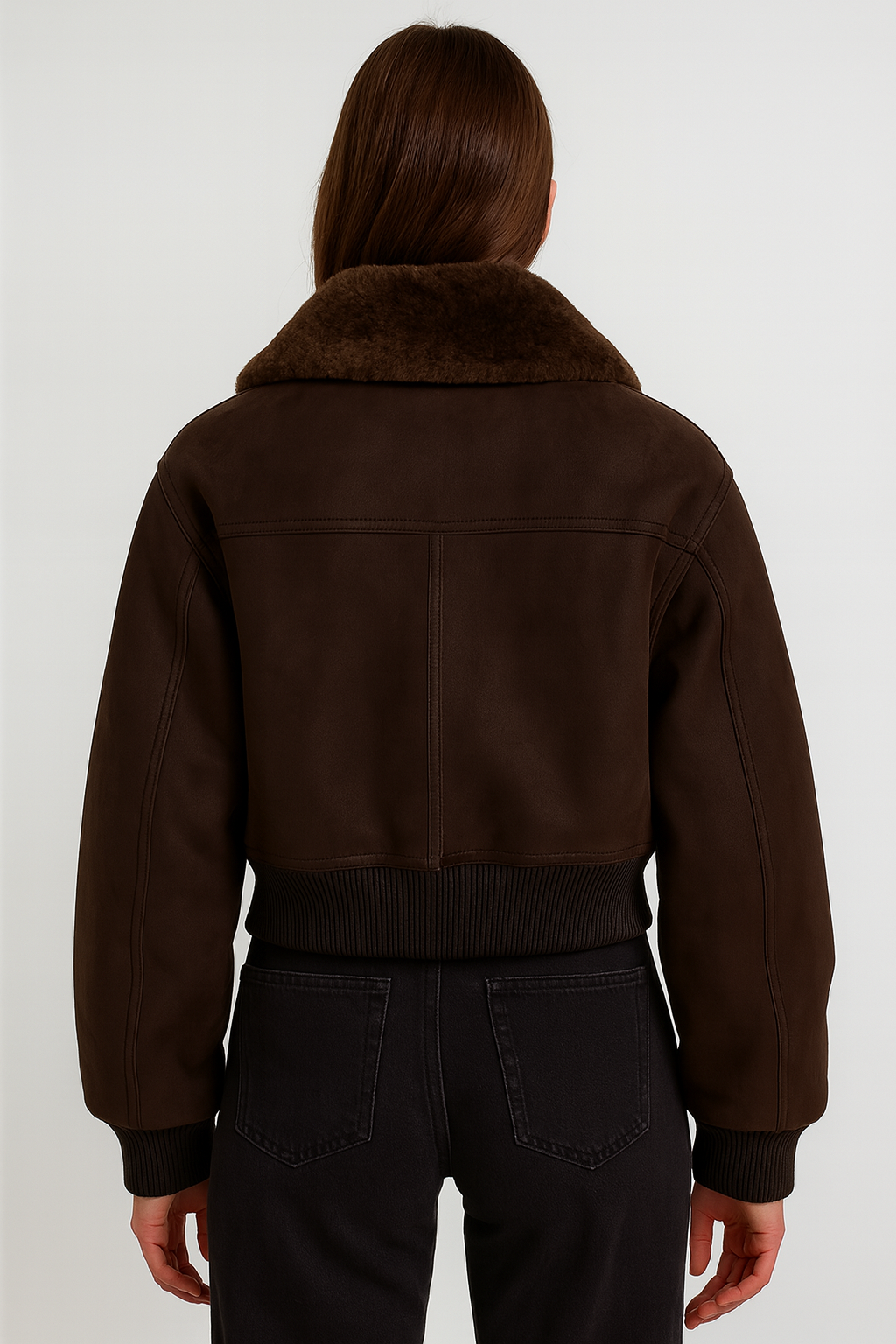 Korte damesjas van synthetische materialen