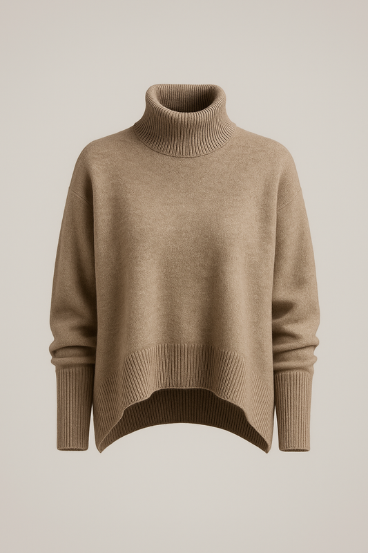 Beżowy sweter damski z golfem i asymetrycznym dołem