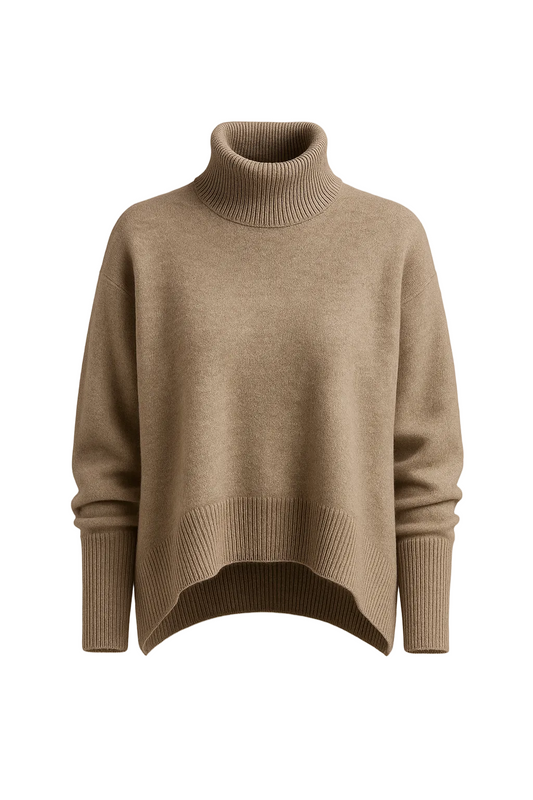 Beżowy sweter z wysokim golfem i wydłużonym tyłem