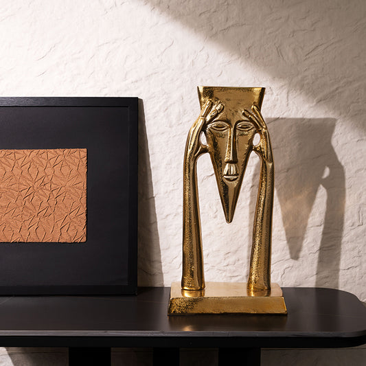Dekoracyjna rzeźba z żywicy – twarz z rękami, złoty kolor, 42 cm